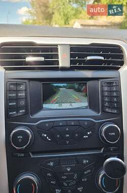 Седан Ford Fusion 2014 в 