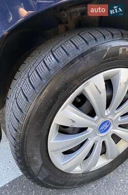 Хэтчбек Ford Fusion 2011 в 