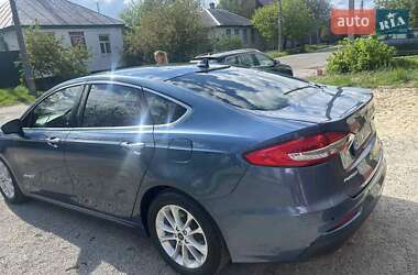 Седан Ford Fusion 2018 в 