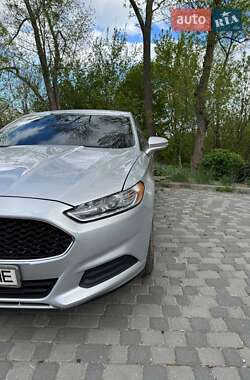 Седан Ford Fusion 2015 в 