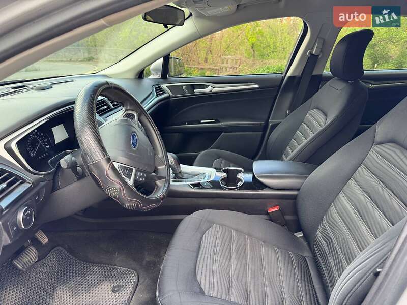 Седан Ford Fusion 2015 в Полтаві