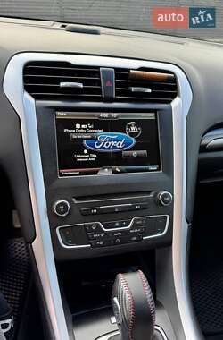 Седан Ford Fusion 2015 в 