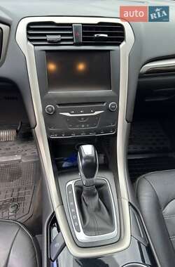 Седан Ford Fusion 2012 в 