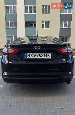 Седан Ford Fusion 2015 в 