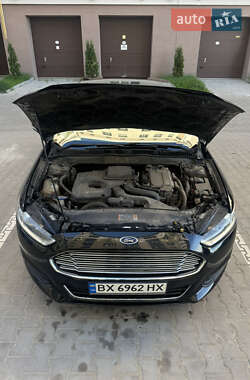 Седан Ford Fusion 2015 в 
