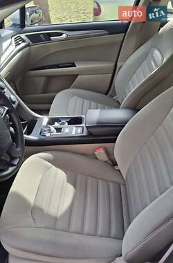 Седан Ford Fusion 2017 в 