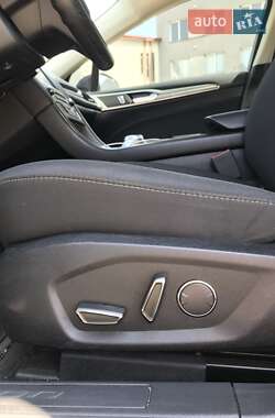 Седан Ford Fusion 2017 в 
