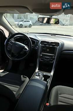 Седан Ford Fusion 2017 в 