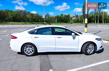 Седан Ford Fusion 2016 в 