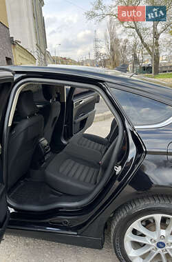 Седан Ford Fusion 2019 в 