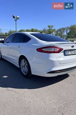 Седан Ford Fusion 2015 в 