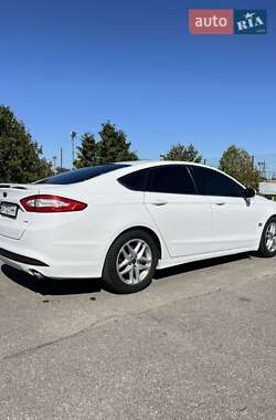 Седан Ford Fusion 2015 в 