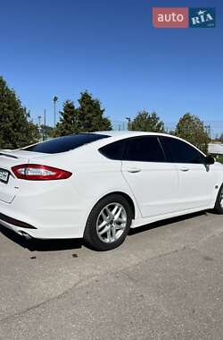 Седан Ford Fusion 2015 в 