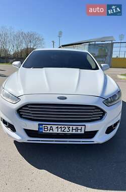 Седан Ford Fusion 2015 в 