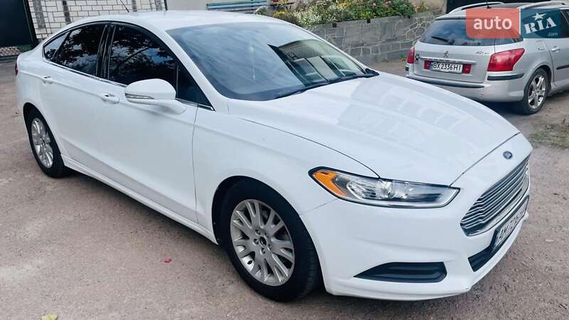Седан Ford Fusion 2016 в 