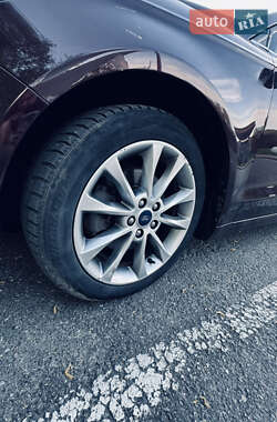 Седан Ford Fusion 2016 в 