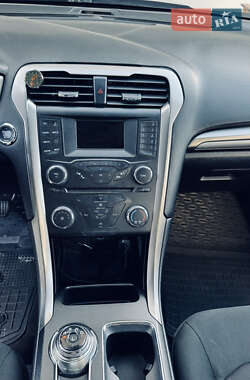 Седан Ford Fusion 2016 в 