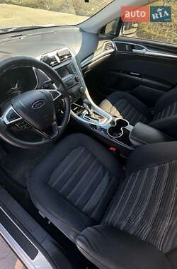 Седан Ford Fusion 2015 в 