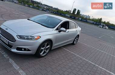 Седан Ford Fusion 2015 в 