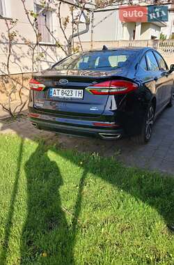Седан Ford Fusion 2020 в 