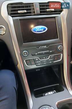 Седан Ford Fusion 2020 в 