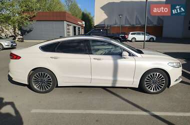 Седан Ford Fusion 2017 в 