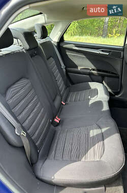 Седан Ford Fusion 2015 в 