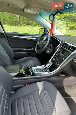 Седан Ford Fusion 2015 в 