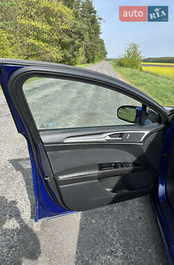 Седан Ford Fusion 2015 в 