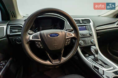 Седан Ford Fusion 2015 в 
