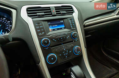 Седан Ford Fusion 2015 в 