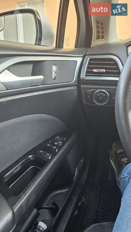 Седан Ford Fusion 2016 в Чорткове