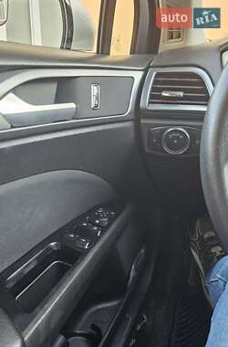 Седан Ford Fusion 2016 в 