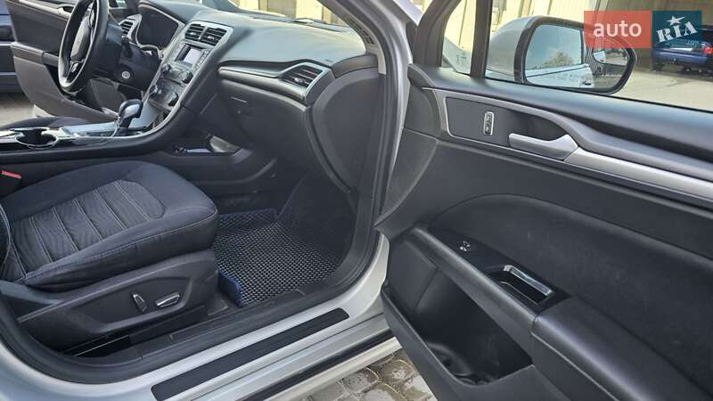 Седан Ford Fusion 2016 в Чорткове