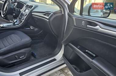 Седан Ford Fusion 2016 в 