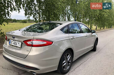 Седан Ford Fusion 2015 в 