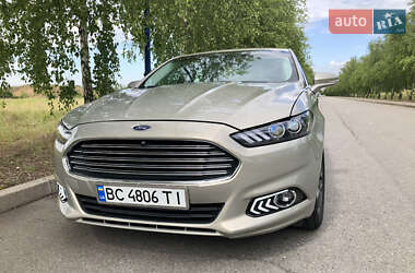 Седан Ford Fusion 2015 в 