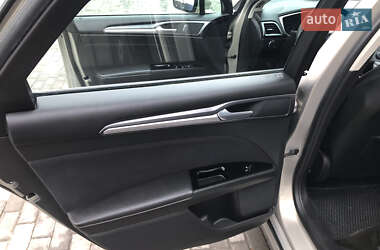 Седан Ford Fusion 2015 в 