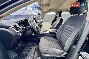 Седан Ford Fusion 2017 в 