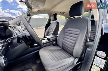 Седан Ford Fusion 2017 в 