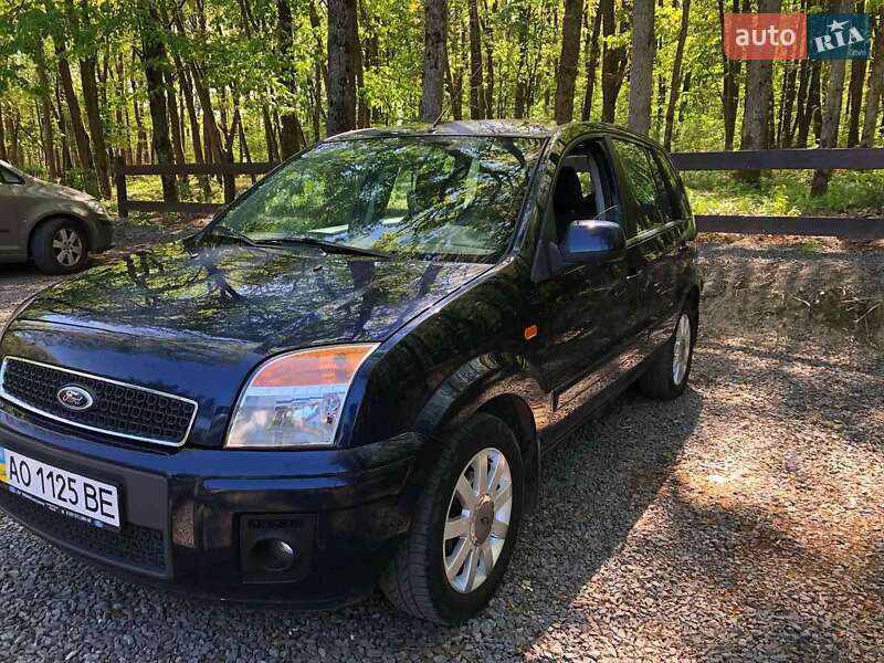 Хэтчбек Ford Fusion 2010 в 