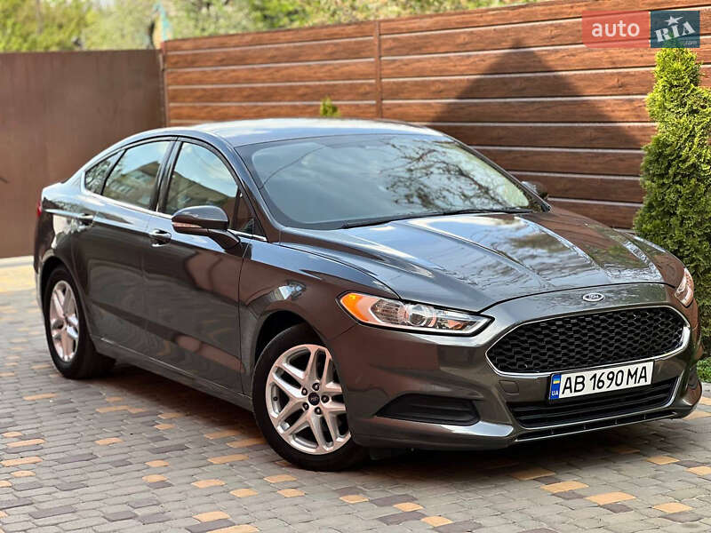 Седан Ford Fusion 2015 в 