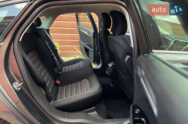 Седан Ford Fusion 2015 в 