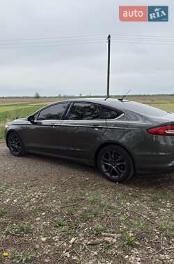 Седан Ford Fusion 2016 в 