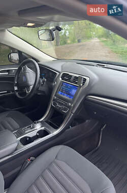 Седан Ford Fusion 2016 в 