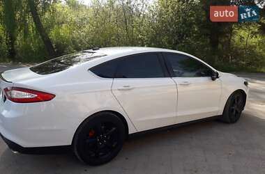 Седан Ford Fusion 2015 в 