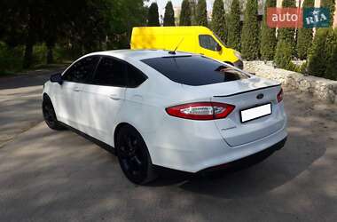 Седан Ford Fusion 2015 в 
