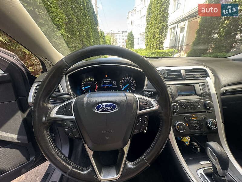 Седан Ford Fusion 2015 в Чернівцях