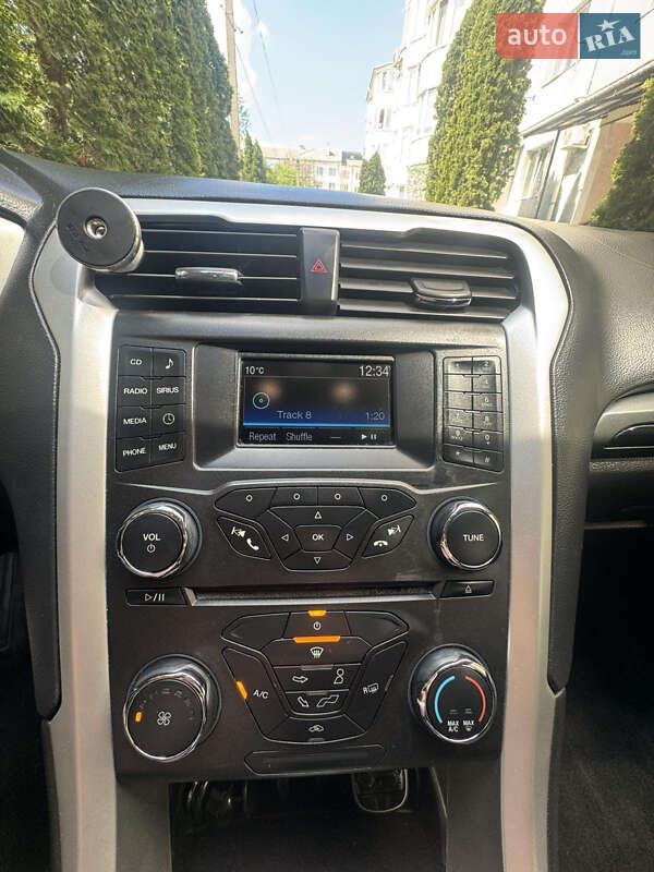Седан Ford Fusion 2015 в Чернівцях