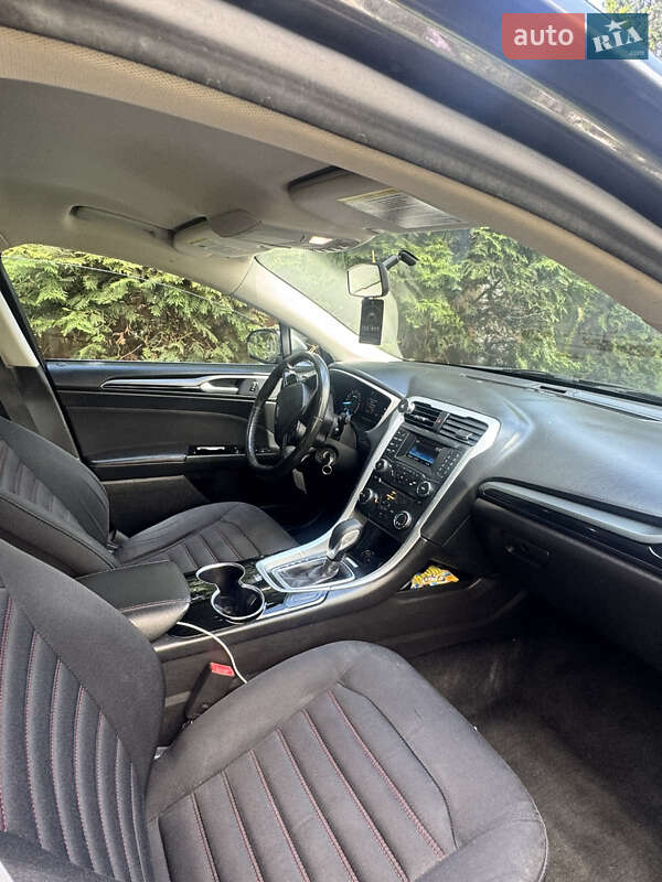 Седан Ford Fusion 2015 в Чернівцях
